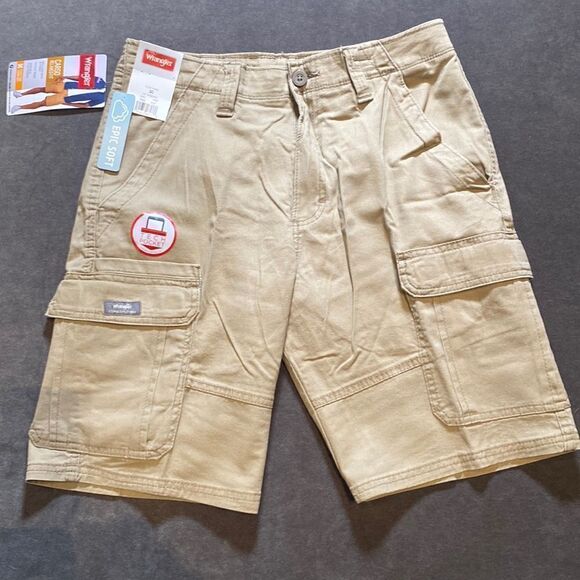 Wrangler Cargo Shorts Relaxed Fit Size 30 NWT - Picture 1 of 5